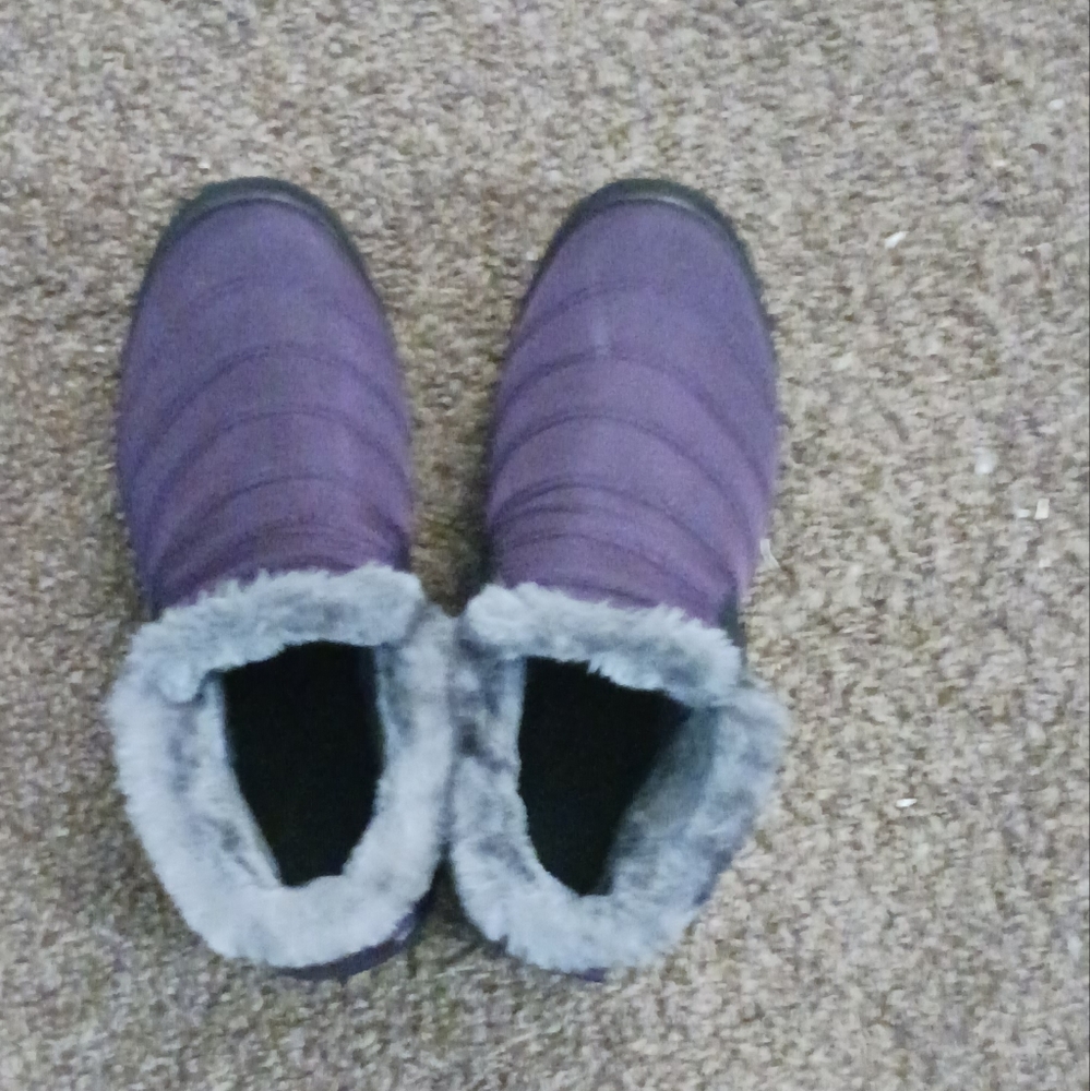Snow boots